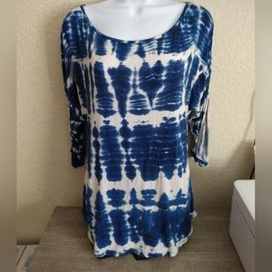 Hannah tie dyed 3/4 Slit Sleeve Cold Shoulder top. Size XL